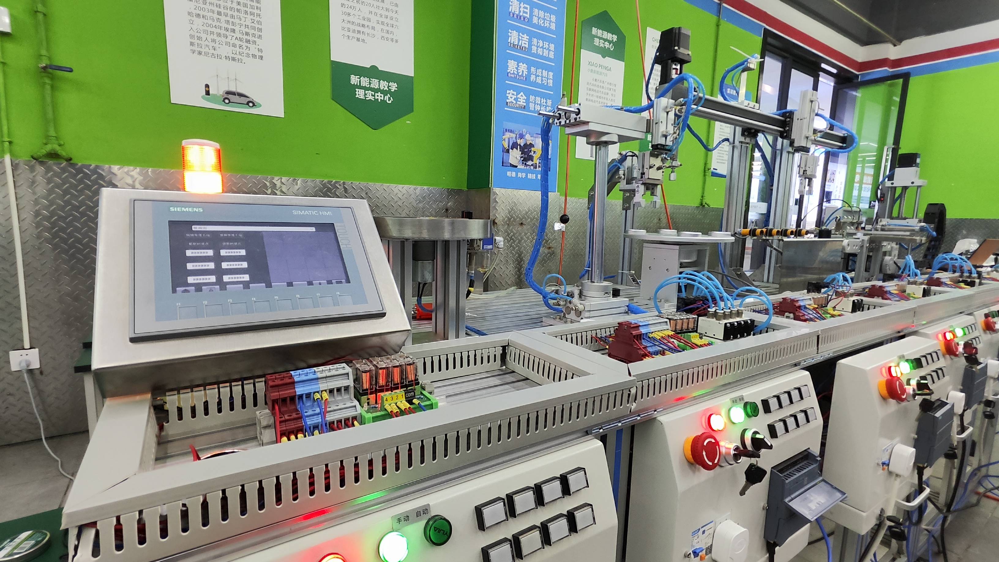 大学生“回炉”学技术，自动化工程师成职场“香饽饽”